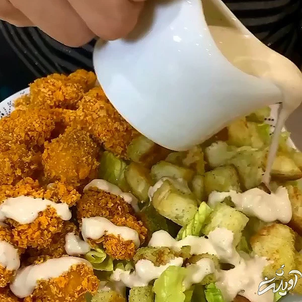 آموزش سالاد سزار با مرغ سوخاری و سس رستورانی